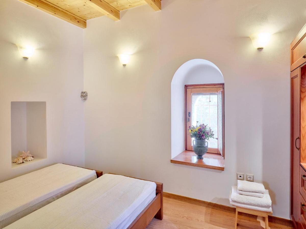 Petreas Castle Villa Kardamyli Exterior photo