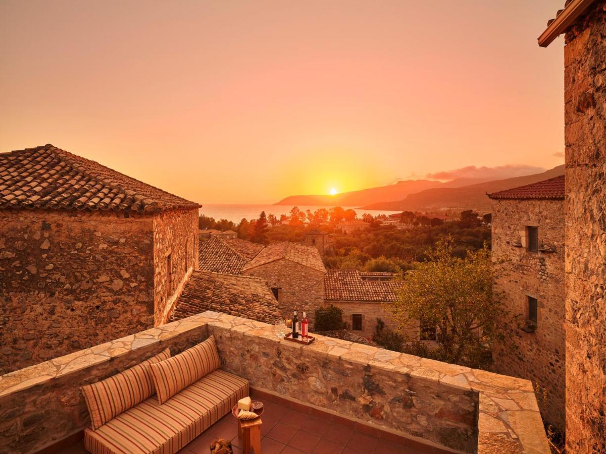 Petreas Castle Villa Kardamyli Exterior photo